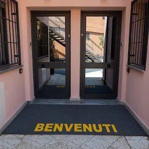 https://la-casa-sul-naviglio-milan.italymilanhotels.net